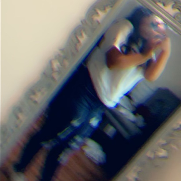 Meet your Posher, Litzy - Picture 3 of 4